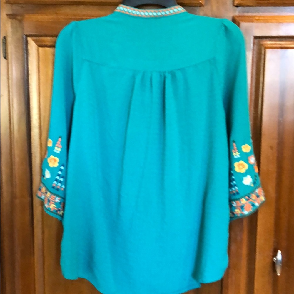 🎉Gorgeous Turquoise Embroidery Top🎉 - Picture 7 of 7